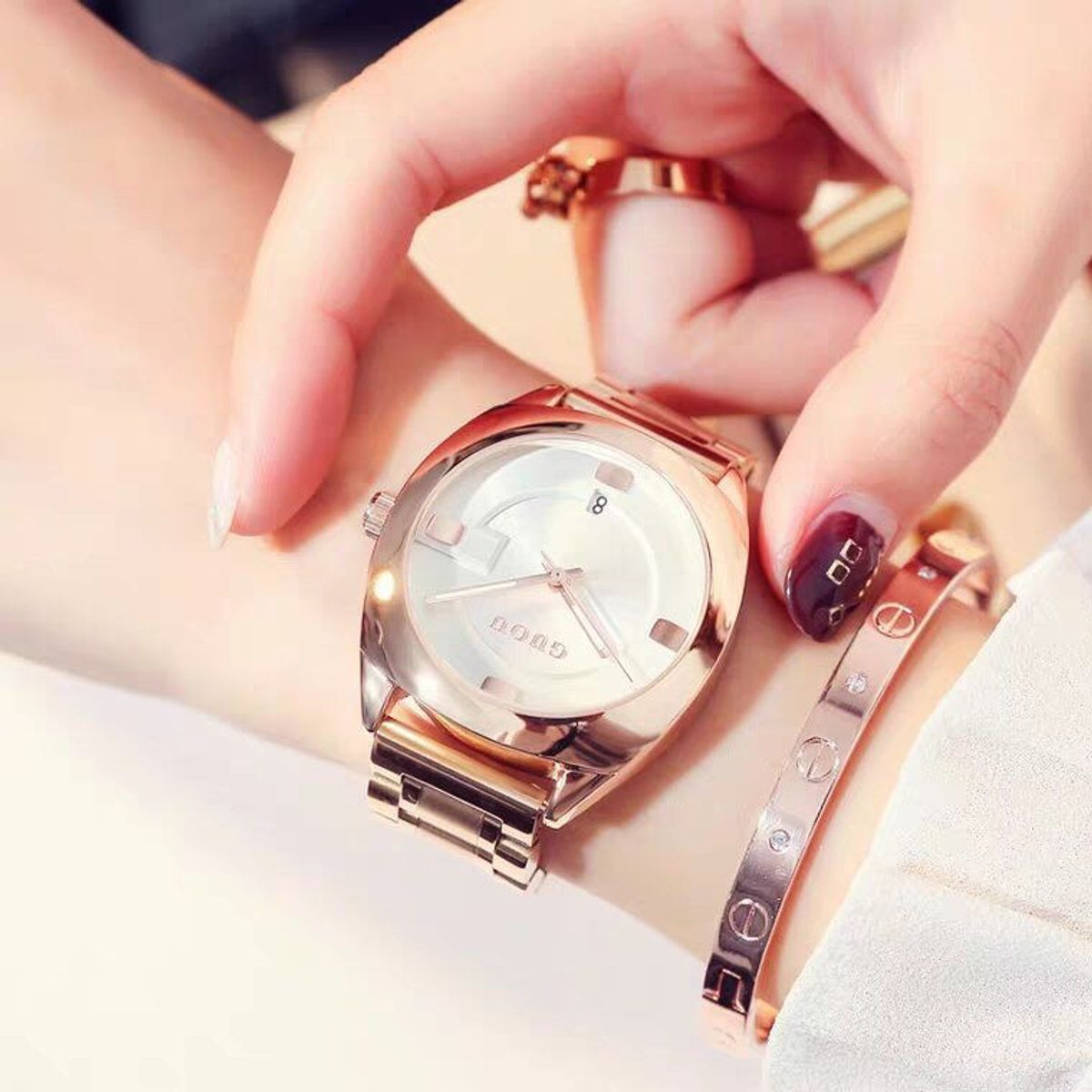 Đồng hồ nữ GUOU 8097 dây sắt giá sỉ, giá bán buôn Thị Trường Sỉ