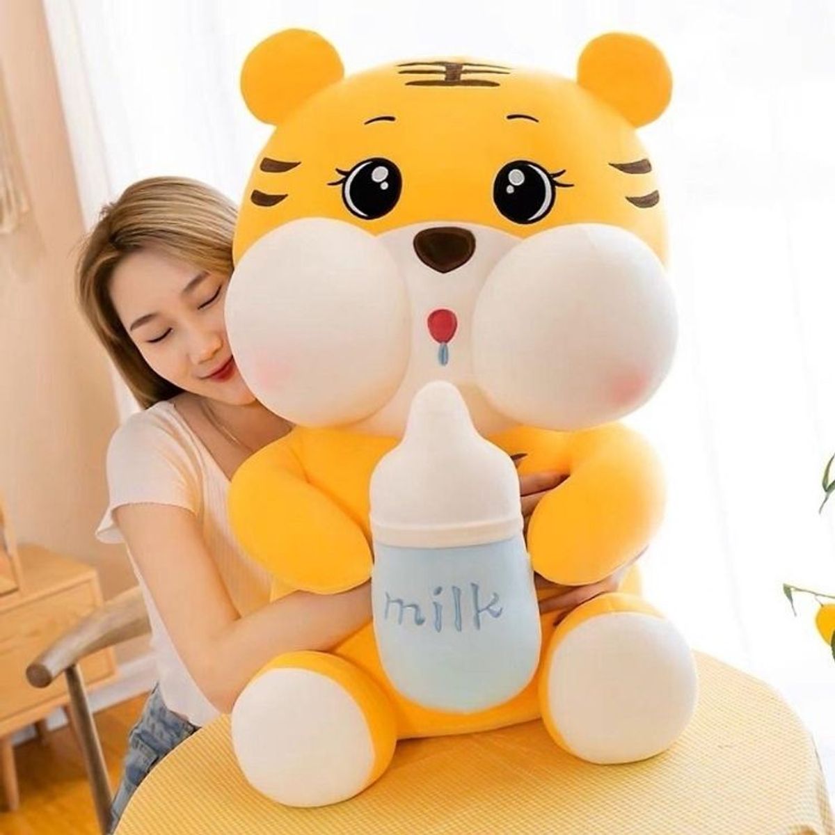 Gấu bông hổ ôm bình sữa, Thú nhồi bông hổ siêu to đáng yêu, chất liệu nhung cao cấp, 100% bông gòn 60cm/80cm Gấu bông hổ ôm bình sữa, Thú nhồi bông hổ siêu to đáng yêu, chất liệu nhung cao cấp, 100% bông gòn 60cm/80cm