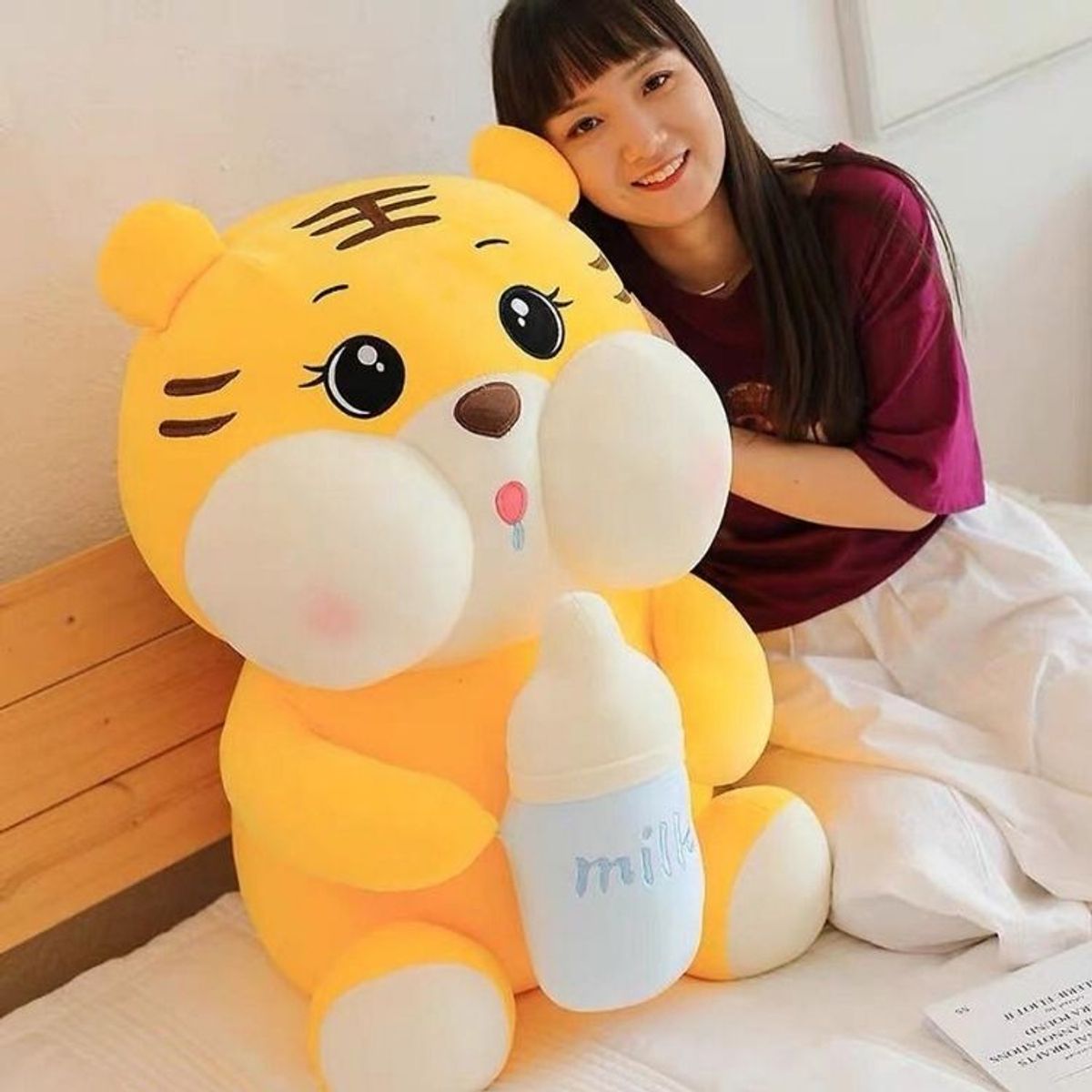 Gấu bông hổ ôm bình sữa, Thú nhồi bông hổ siêu to đáng yêu, chất liệu nhung cao cấp, 100% bông gòn 60cm/80cm Gấu bông hổ ôm bình sữa, Thú nhồi bông hổ siêu to đáng yêu, chất liệu nhung cao cấp, 100% bông gòn 60cm/80cm