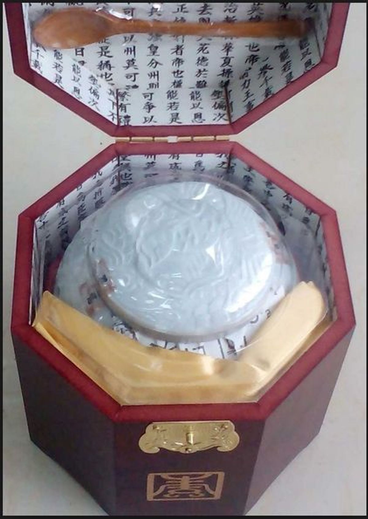 Cao hồng sâm Hoàng Hậu Hàn Quốc hộp quà tặng đặc biệt hũ sứ 500g Cao hồng sâm Hoàng Hậu Hàn Quốc hộp quà tặng đặc biệt hũ sứ 500g