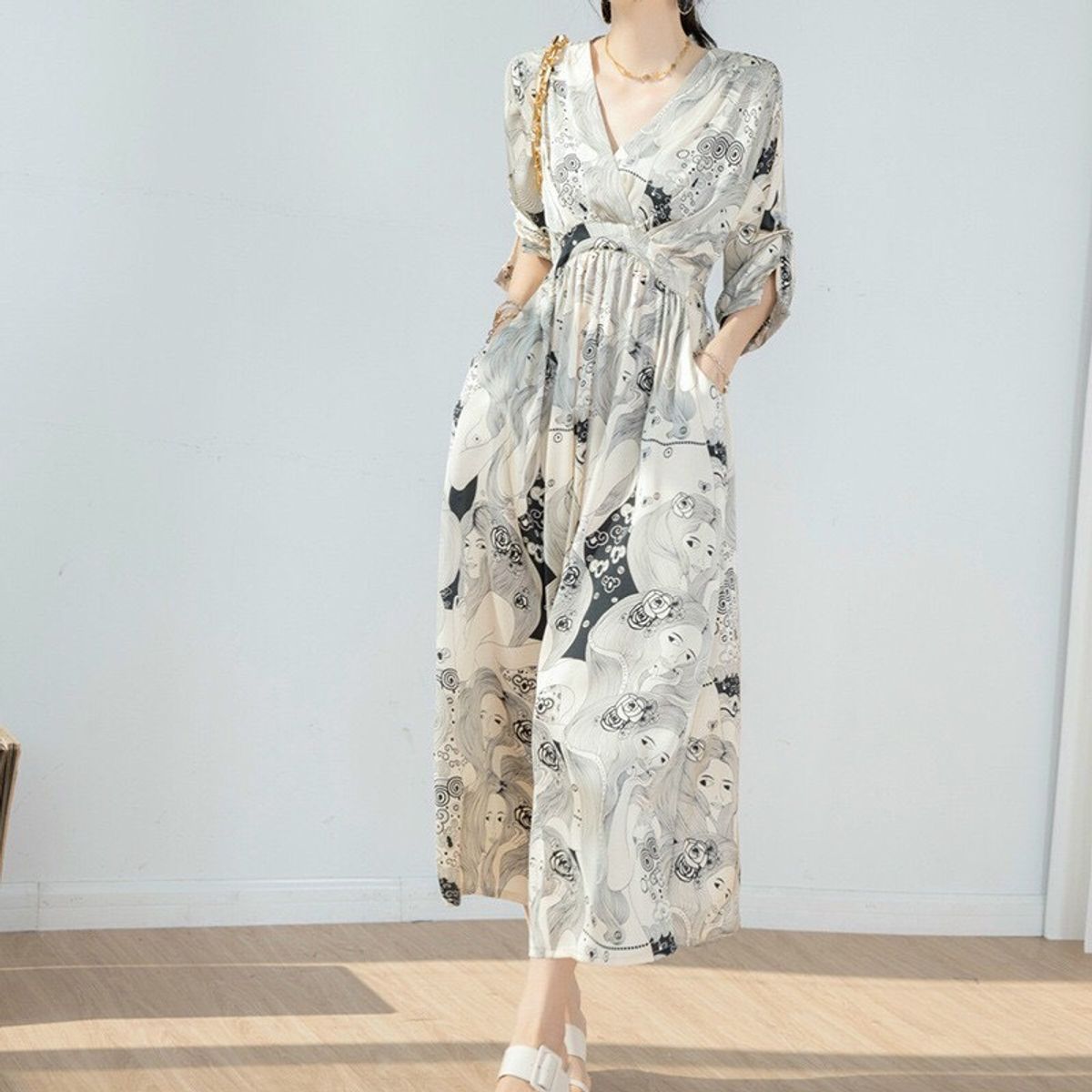 ĐẦM XÒE HỌA TIẾT CÔ GÁI CAO CẤP - DT1604 ĐẦM XÒE HỌA TIẾT CÔ GÁI CAO CẤP - DT1604