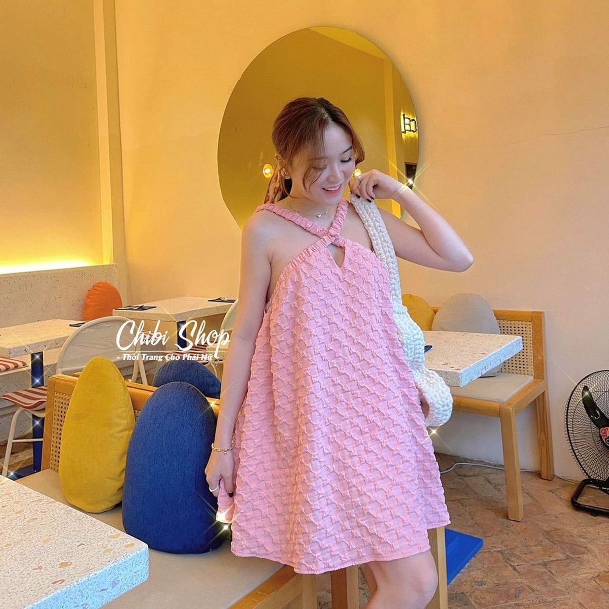 Đầm maxi đi biển cổ yếm dây chéo, hở vai thả dáng siêu xinh giá sỉ - giá bán buôn Đầm maxi đi biển cổ yếm dây chéo, hở vai thả dáng siêu xinh giá sỉ - giá bán buôn