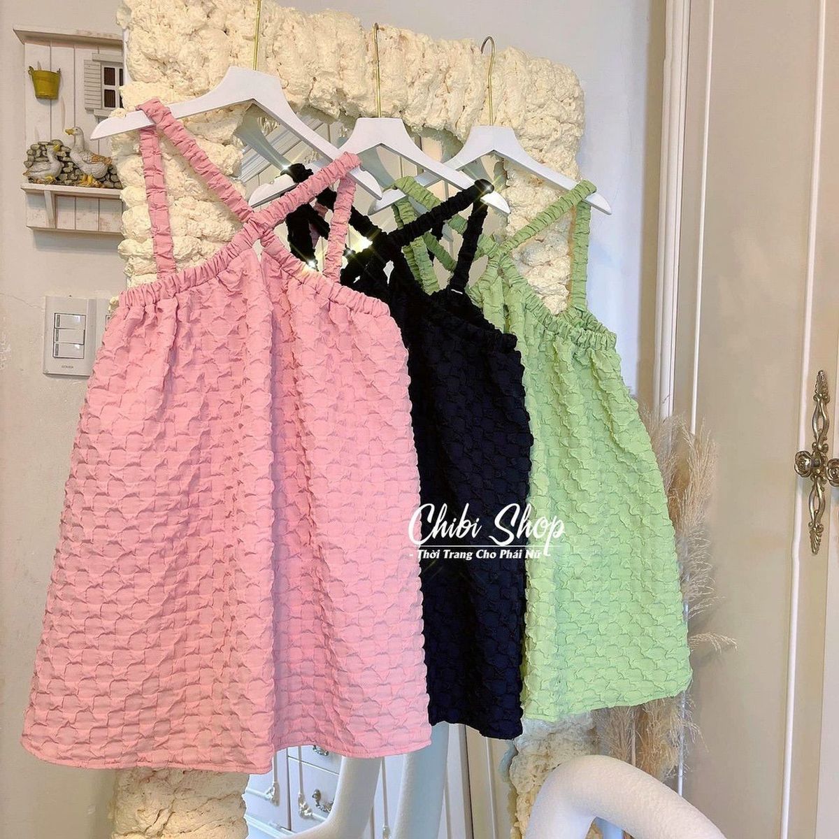 Đầm maxi đi biển cổ yếm dây chéo, hở vai thả dáng siêu xinh giá sỉ - giá bán buôn Đầm maxi đi biển cổ yếm dây chéo, hở vai thả dáng siêu xinh giá sỉ - giá bán buôn