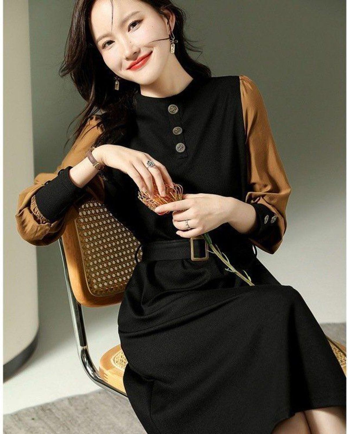 ĐẦM XÒE TAY DÀI PHỐI MÀU NÂU ĐEN - DT1689 ĐẦM XÒE TAY DÀI PHỐI MÀU NÂU ĐEN - DT1689