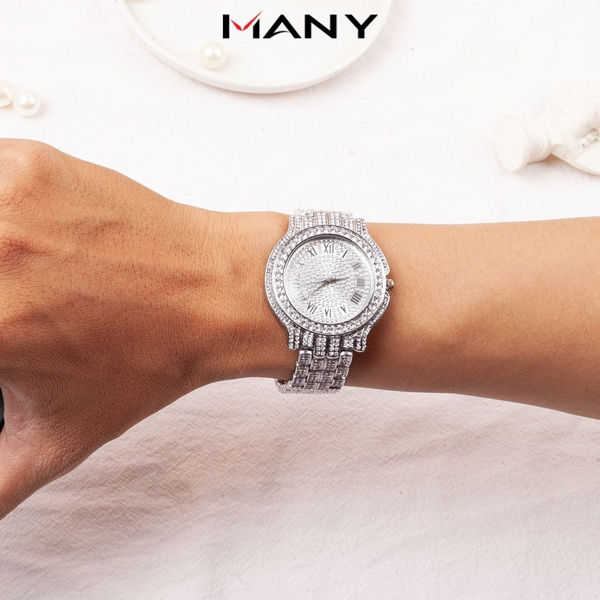 Đồng hồ nam mặt tròn to La Mã, mặt kính dày chịu lực tốt - Đồng hồ đeo tay nam đính full đá ManYi Đồng hồ nam mặt tròn to La Mã, mặt kính dày chịu lực tốt - Đồng hồ đeo tay nam đính full đá ManYi