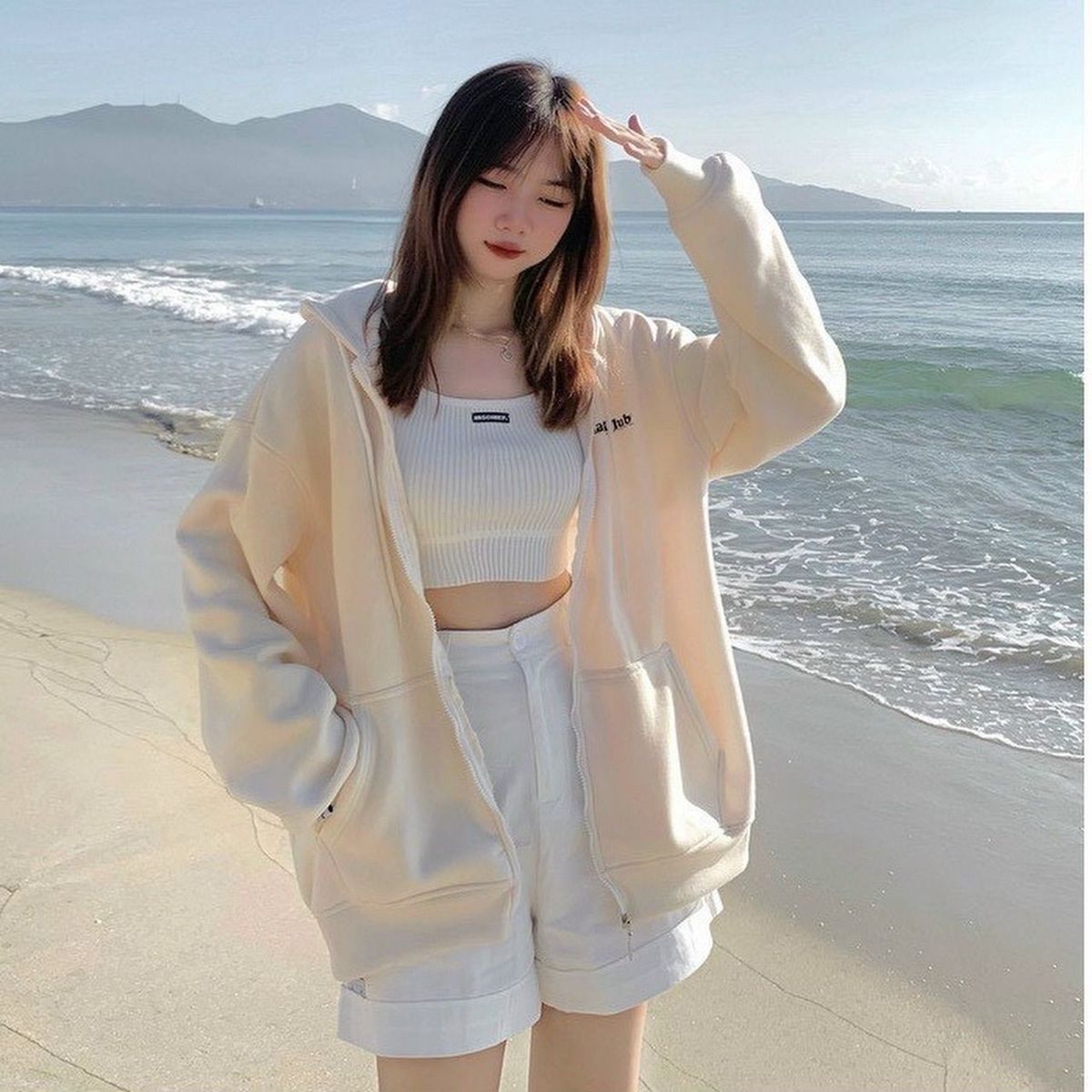 Áo khoác chống nắng in C.Lclub form rộng unisex . Áo khoác chống nắng in C.Lclub form rộng unisex .