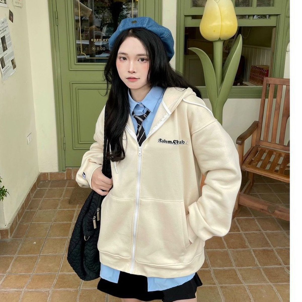 Áo khoác chống nắng in C.Lclub form rộng unisex . Áo khoác chống nắng in C.Lclub form rộng unisex .