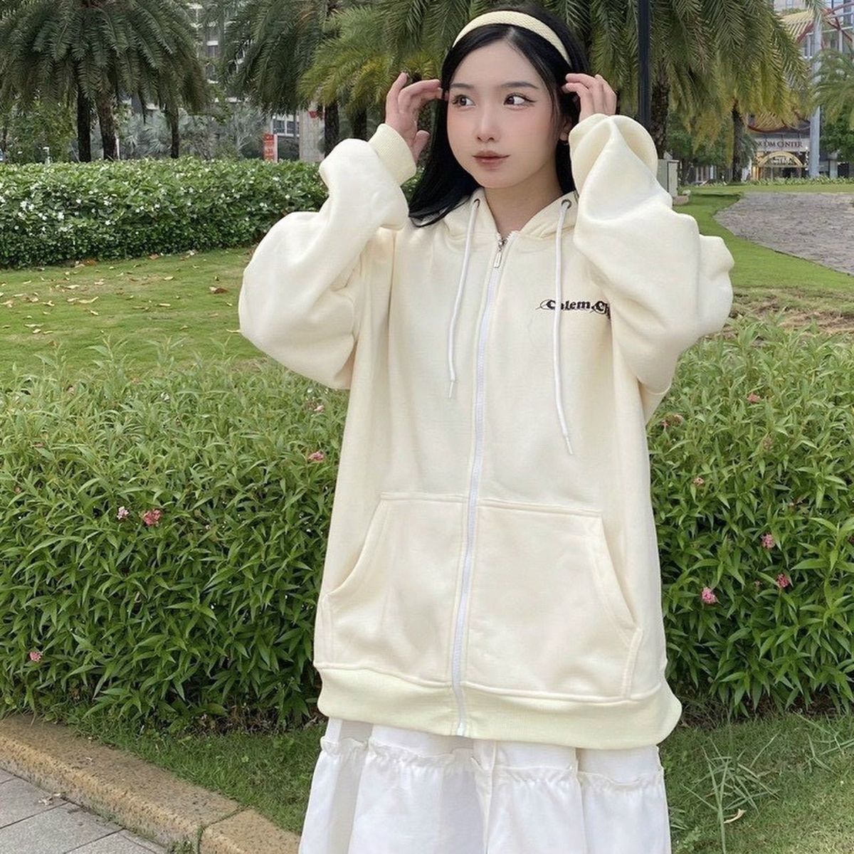 Áo khoác chống nắng in C.Lclub form rộng unisex . Áo khoác chống nắng in C.Lclub form rộng unisex .