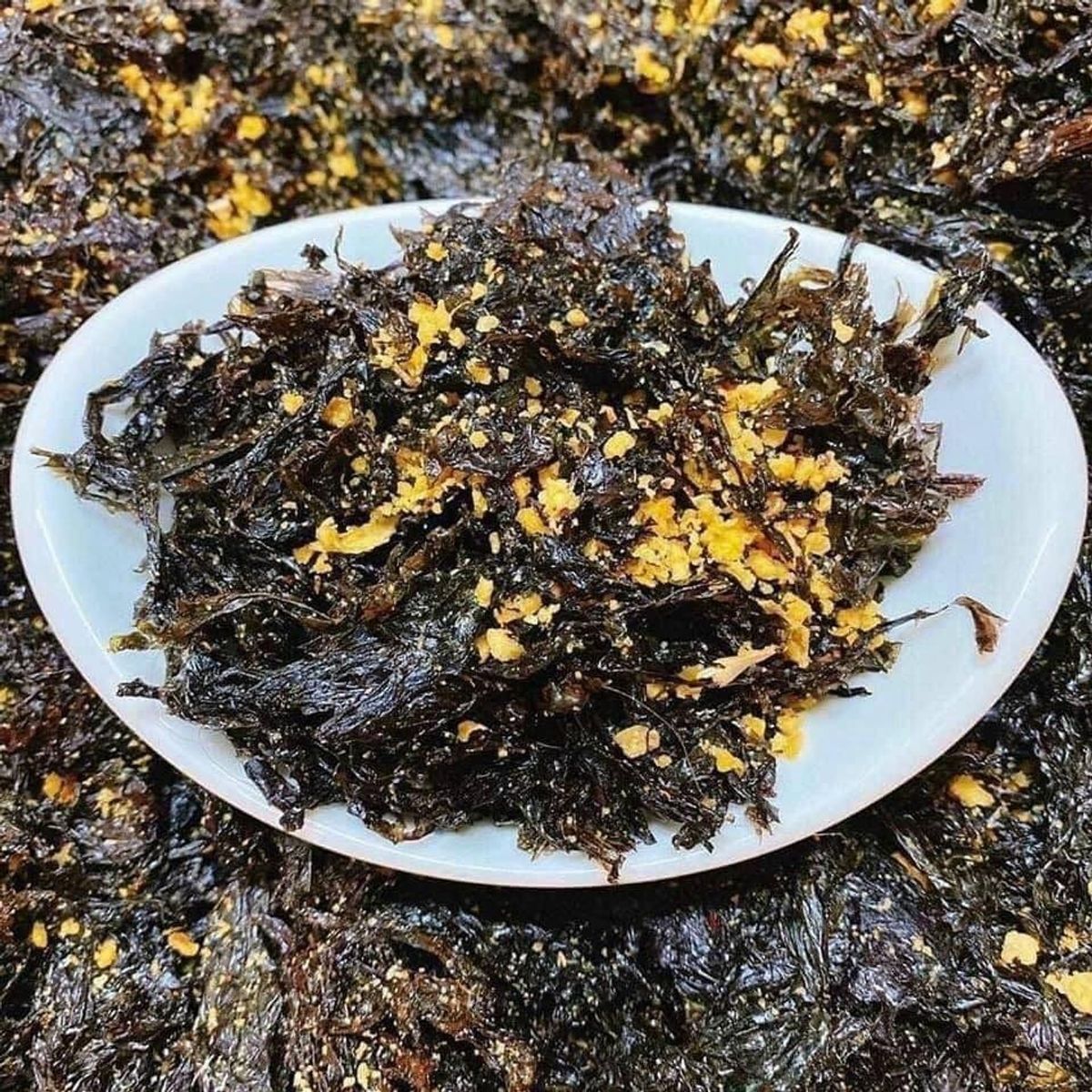 RONG BIỂN CHÁY TỎI THƠM NGON 200G - WINNIE HOUSE RONG BIỂN CHÁY TỎI THƠM NGON 200G - WINNIE HOUSE