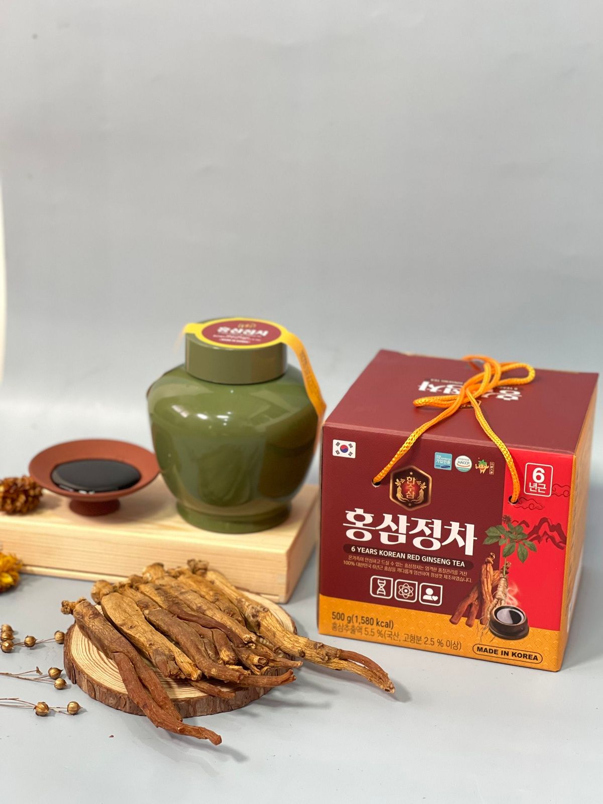 Cao Trà Hồng Sâm Hàn Quốc 6 tuổi Hũ sứ 500gr Cao Trà Hồng Sâm Hàn Quốc 6 tuổi Hũ sứ 500gr