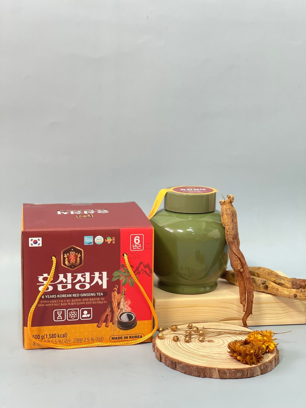 Cao Trà Hồng Sâm Hàn Quốc 6 tuổi Hũ sứ 500gr Cao Trà Hồng Sâm Hàn Quốc 6 tuổi Hũ sứ 500gr