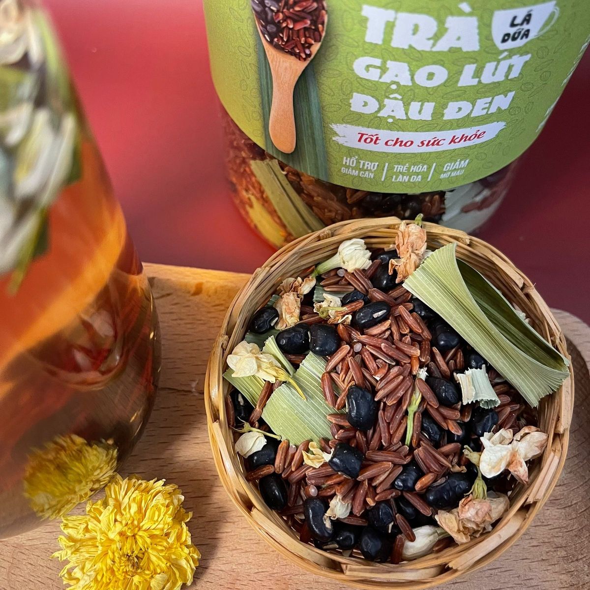 TRÀ GẠO LỨT ĐẬU ĐEN LÁ DỨA HOA NHÀI PHIÊN BẢN CAO CẤP - DETOKO TRÀ GẠO LỨT ĐẬU ĐEN LÁ DỨA HOA NHÀI PHIÊN BẢN CAO CẤP - DETOKO