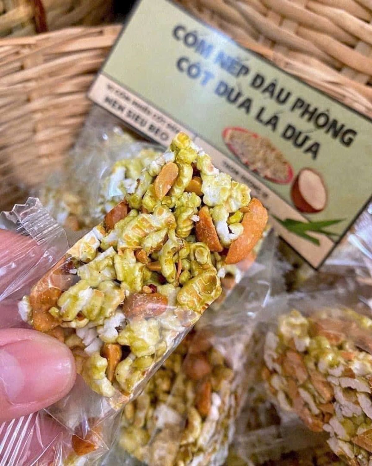 CỐM NẾP ĐẬU PHỘNG LÁ DỨA CỐT DỪA TUỔI THƠ 1KG - WINNIE HOUSE CỐM NẾP ĐẬU PHỘNG LÁ DỨA CỐT DỪA TUỔI THƠ 1KG - WINNIE HOUSE