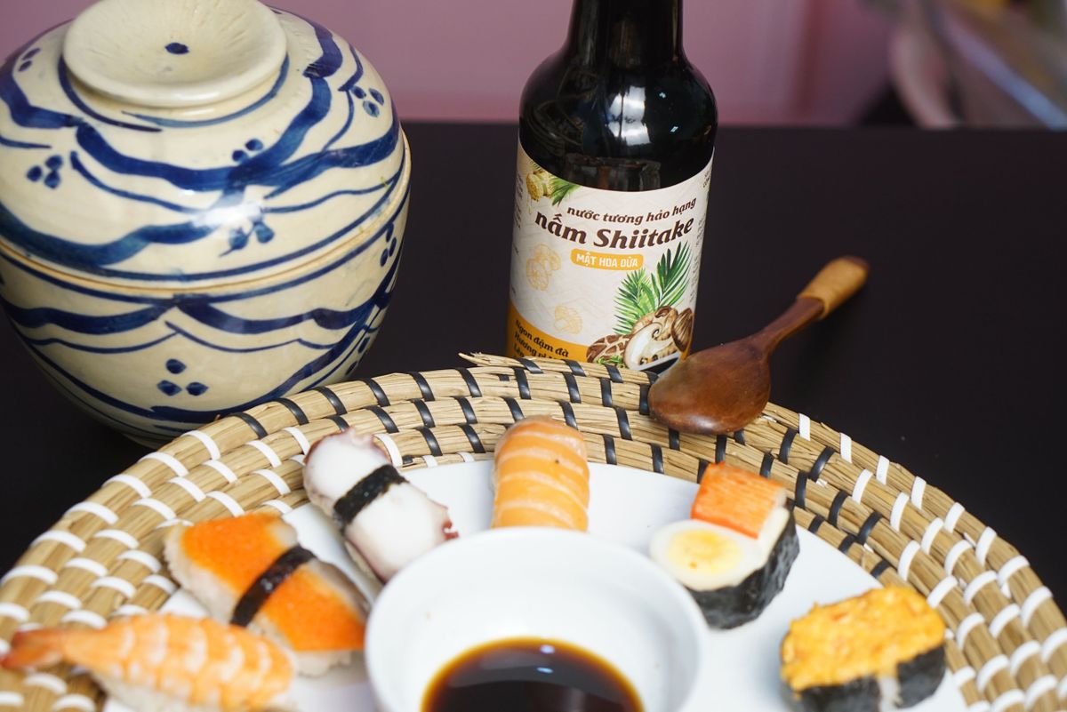 NƯỚC TƯƠNG NẤM SHIITAKE MẬT HOA DỪA HẢO HẠN 300ML - DETOKO NƯỚC TƯƠNG NẤM SHIITAKE MẬT HOA DỪA HẢO HẠN 300ML - DETOKO