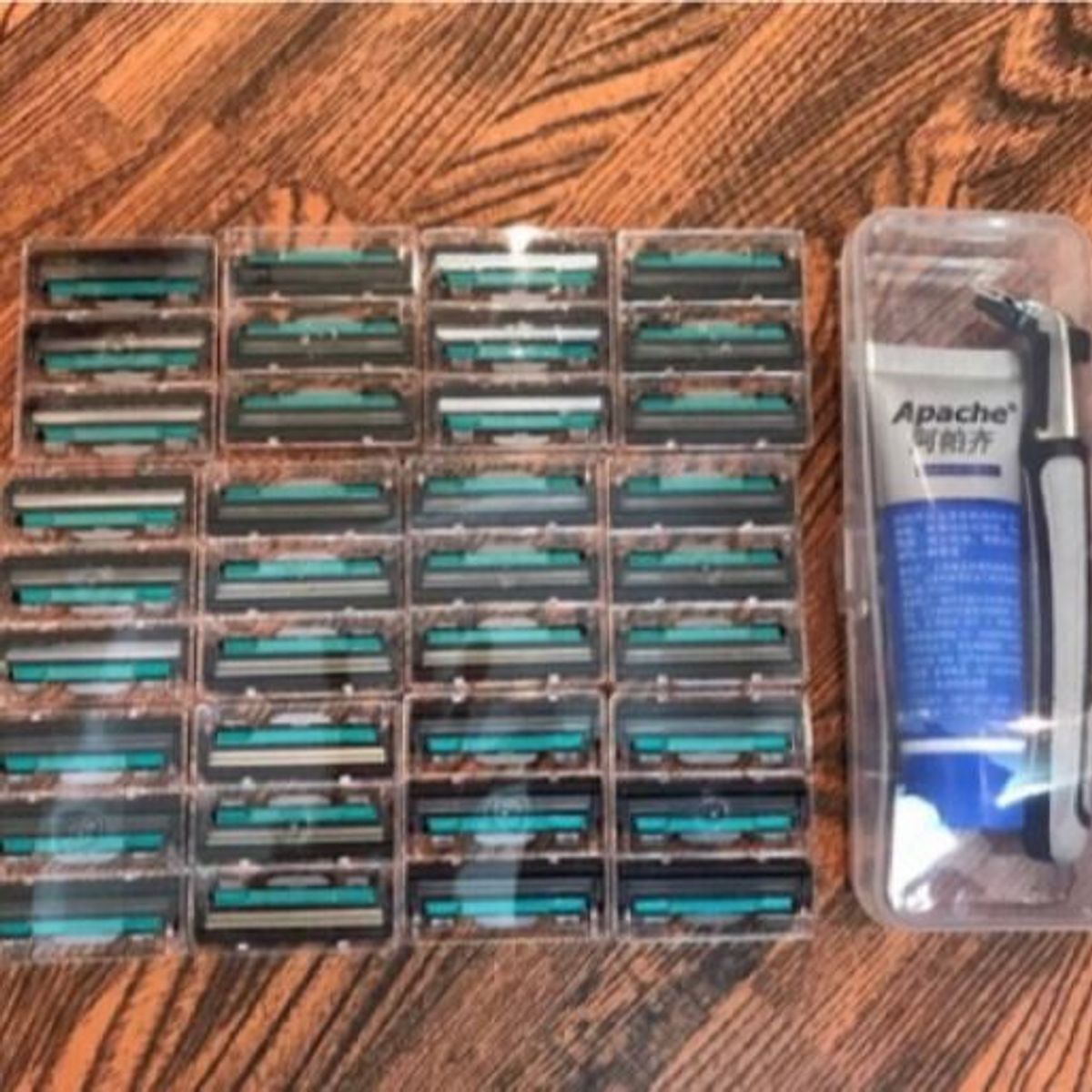 BỘ DAO CẠO RÂU GỒM 1 DAO CẠO, 36 LƯỠI DAO VÀ 1 TUÝP KEM CẠO CTB583 - BECHIP BỘ DAO CẠO RÂU GỒM 1 DAO CẠO, 36 LƯỠI DAO VÀ 1 TUÝP KEM CẠO CTB583 - BECHIP