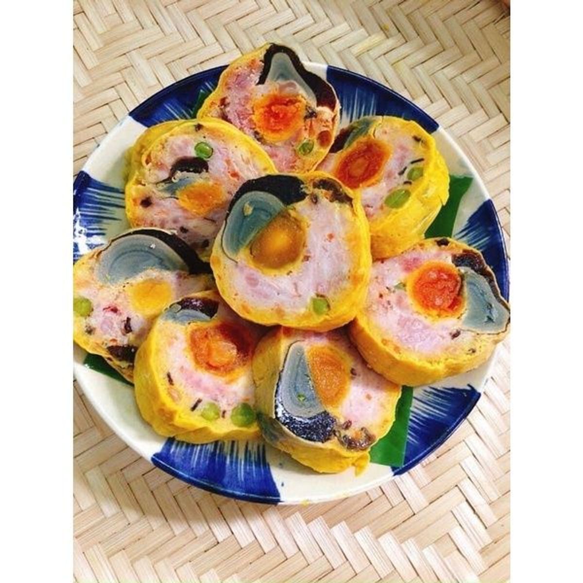 Chả Hoa ngũ sắc trứng muối+trứng bắt thảo đòn 500g Chả Hoa ngũ sắc trứng muối+trứng bắt thảo đòn 500g
