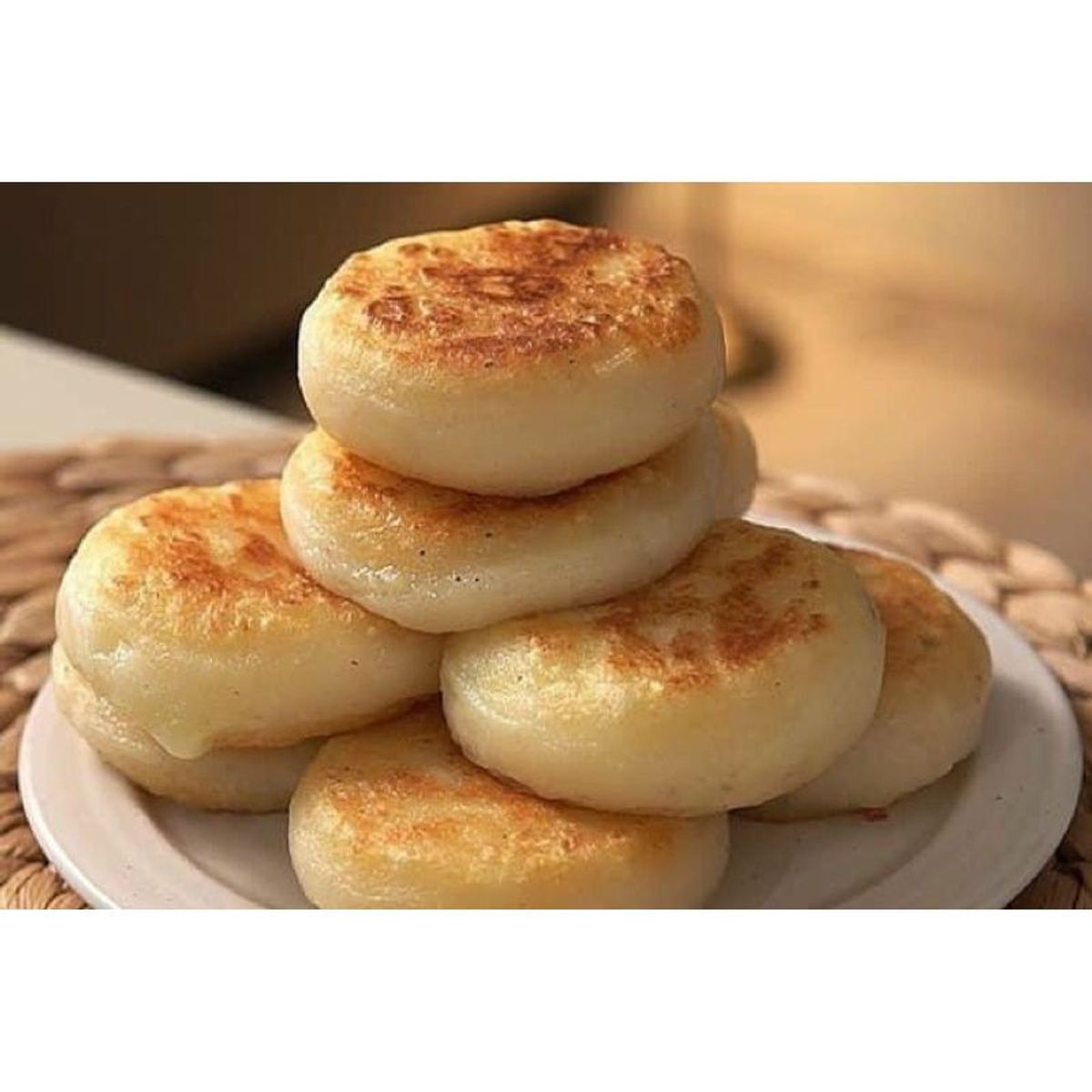 Bánh xếp hotteok nhân phô mai mozzarella Pulmuone 600gr 12 cái Bánh xếp hotteok nhân phô mai mozzarella Pulmuone 600gr 12 cái