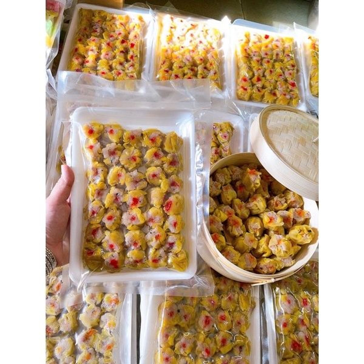 Xíu mại người hoa khay 20 viên 400g (giao hỏa tốc tphcm) Xíu mại người hoa khay 20 viên 400g (giao hỏa tốc tphcm)