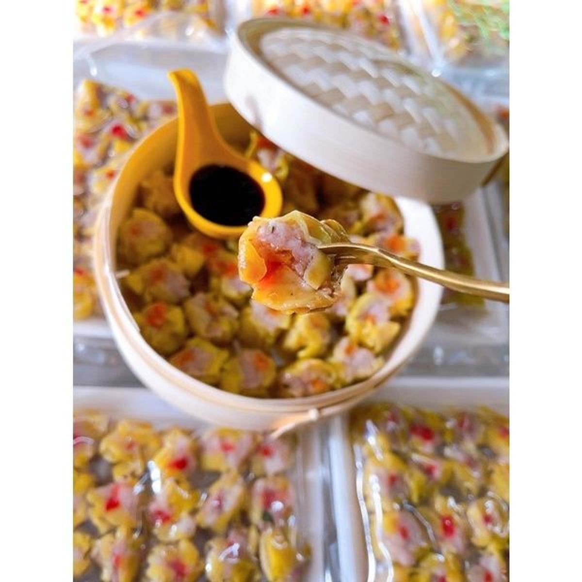 Xíu mại người hoa khay 20 viên 400g (giao hỏa tốc tphcm) Xíu mại người hoa khay 20 viên 400g (giao hỏa tốc tphcm)