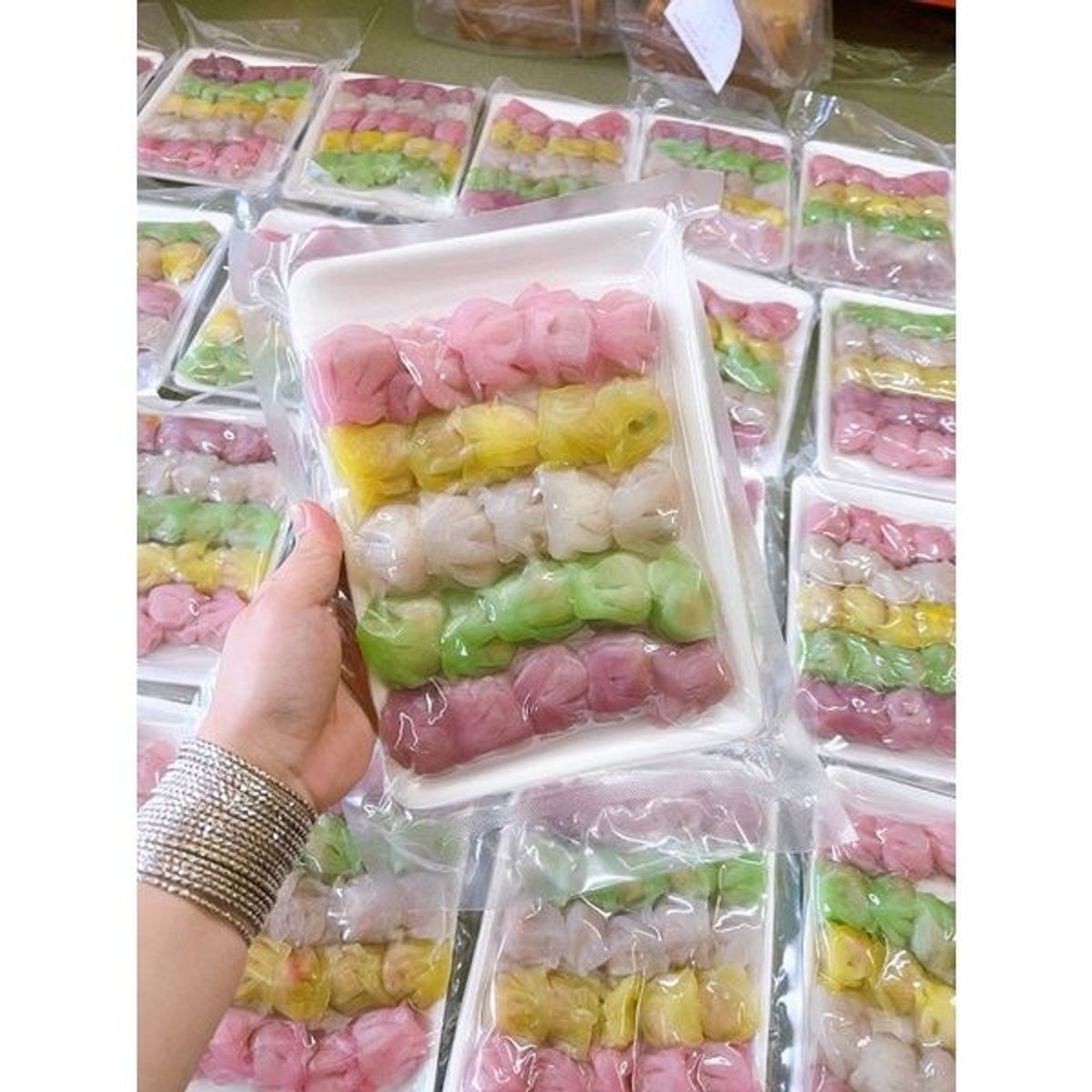 Há cảo ngũ sắc người hoa khay 25 viên 500gr (giao hỏa tốc tphcm) Há cảo ngũ sắc người hoa khay 25 viên 500gr (giao hỏa tốc tphcm)