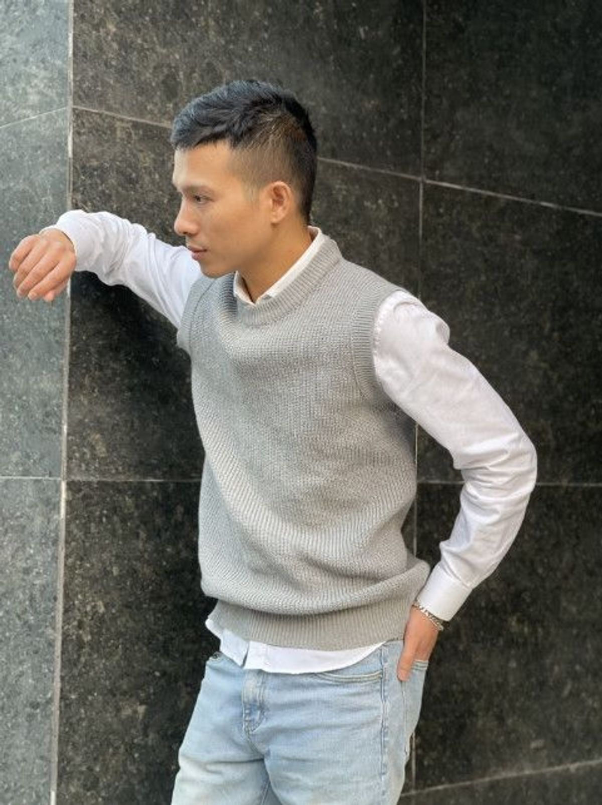 Áo len gile nam cổ tròn Hàn Quốc, dày dặn, sẵn hàng số lượng lớn tại Hà Nội Áo len gile nam cổ tròn Hàn Quốc, dày dặn, sẵn hàng số lượng lớn tại Hà Nội