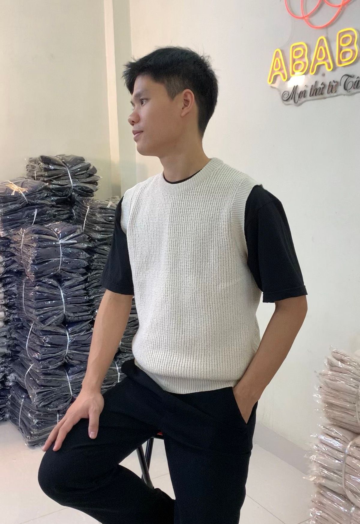 Áo len gile nam cổ tròn Hàn Quốc, dày dặn, sẵn hàng số lượng lớn tại Hà Nội Áo len gile nam cổ tròn Hàn Quốc, dày dặn, sẵn hàng số lượng lớn tại Hà Nội