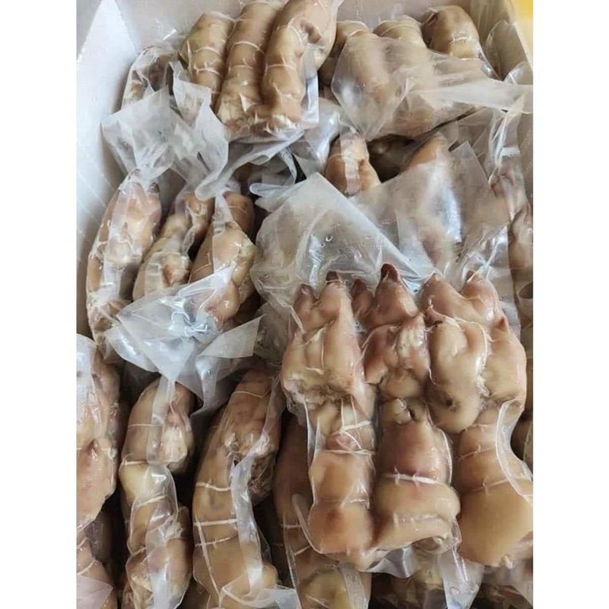 Giò heo rút xương 1kg (giao hỏa tốc tphcm) Giò heo rút xương 1kg (giao hỏa tốc tphcm)