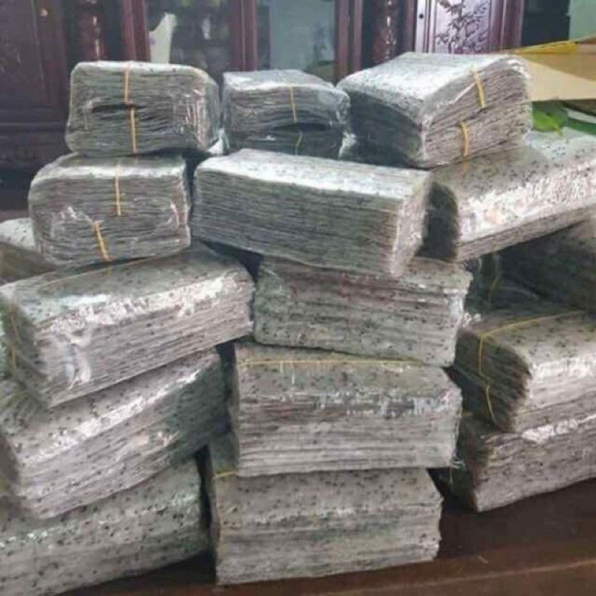 Bánh tráng nhúng mè đen 1kg 50 bánh Đặc sản phan răng Bánh tráng nhúng mè đen 1kg 50 bánh Đặc sản phan răng