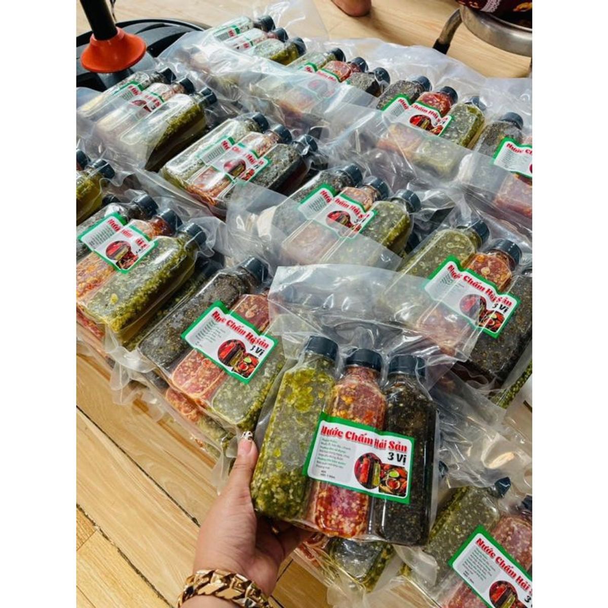 1KG 3 CHAI NƯỚC CHẤM HẢI SẢN 3 VỊ 1KG 3 CHAI NƯỚC CHẤM HẢI SẢN 3 VỊ