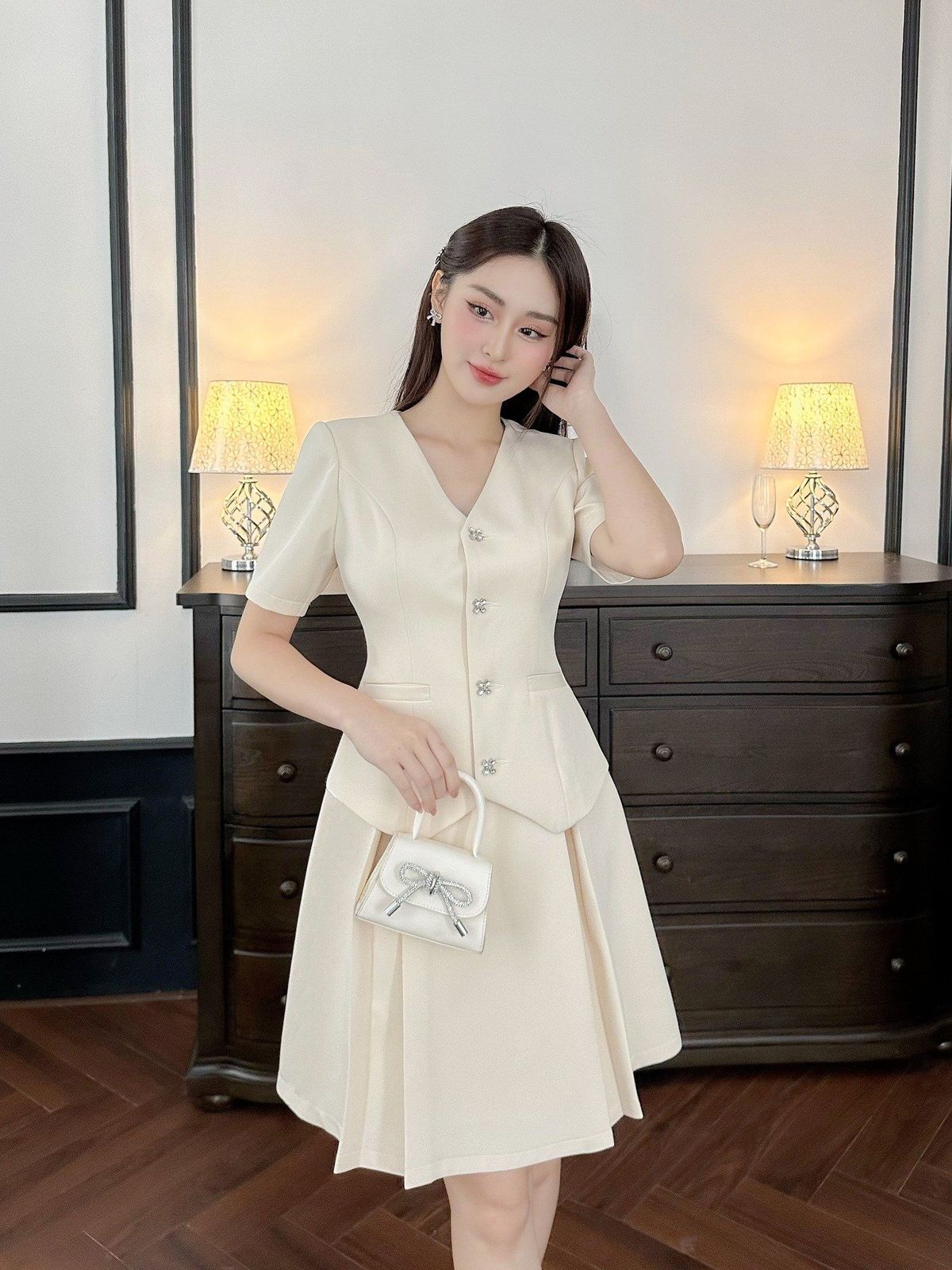 SET BỘ GỒM ÁO KIỂU VÀ CHÂN VÁY XÒE XẾP LI - DT1794 SET BỘ GỒM ÁO KIỂU VÀ CHÂN VÁY XÒE XẾP LI - DT1794