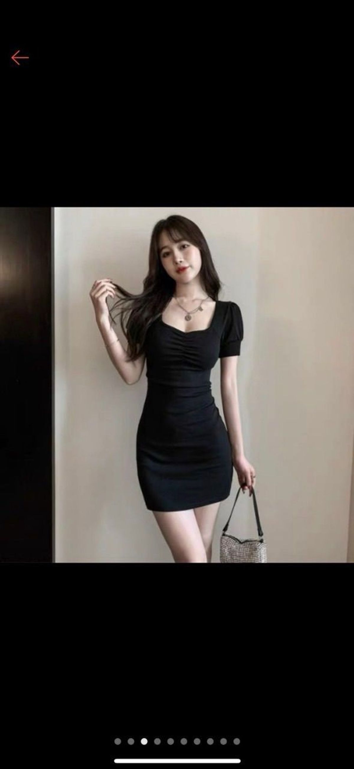 Đầm tay phồng dáng ngắn ôm body sexy quyến rũ Đầm tay phồng dáng ngắn ôm body sexy quyến rũ
