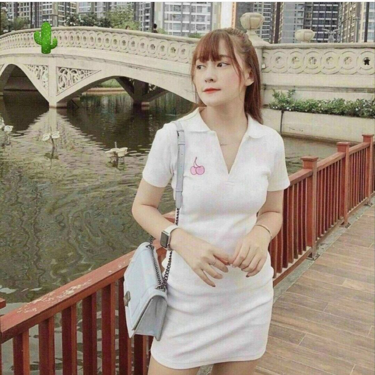 ĐẦM NỮ BODY CỔ TRỤ THÊU CHERRY - AUSA HOUSE ĐẦM NỮ BODY CỔ TRỤ THÊU CHERRY - AUSA HOUSE