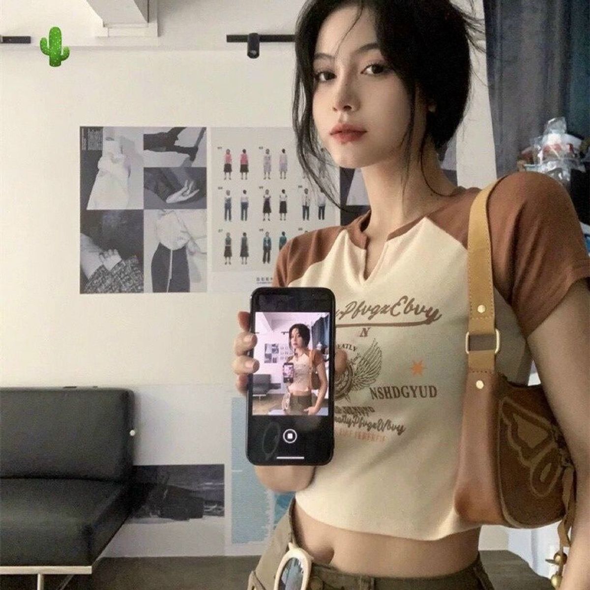 ÁO THUN NỮ CROPTOP CỔ TRÒN TAY NGẮN PHỐI XẺ CỔ IN ĐÔI CÁNH KN - AUSA HOUSE ÁO THUN NỮ CROPTOP CỔ TRÒN TAY NGẮN PHỐI XẺ CỔ IN ĐÔI CÁNH KN - AUSA HOUSE
