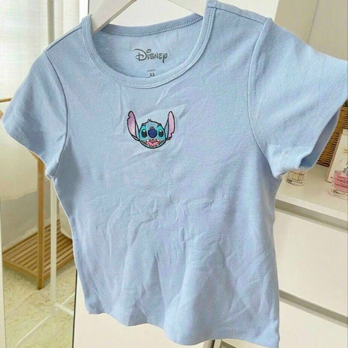 ÁO THUN NỮ CROPTOP CỔ TRÒN TAY NGẮN STICH - AUSA HOUSE ÁO THUN NỮ CROPTOP CỔ TRÒN TAY NGẮN STICH - AUSA HOUSE