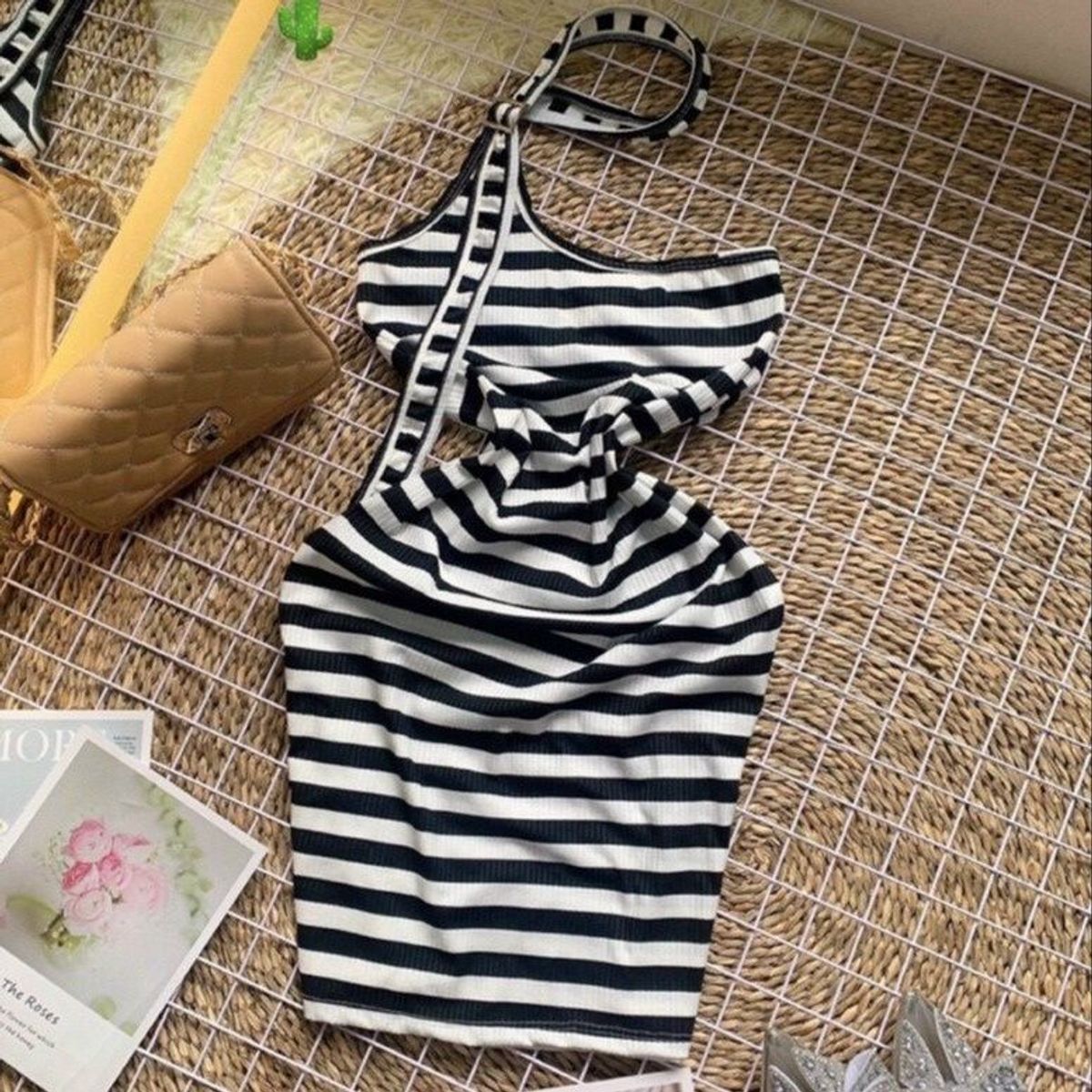 ĐẦM NỮ BODY DÂY CHOÀNG CỔ ĐIỀU CHỈNH ĐỘ DÀI - AUSA HOUSE ĐẦM NỮ BODY DÂY CHOÀNG CỔ ĐIỀU CHỈNH ĐỘ DÀI - AUSA HOUSE