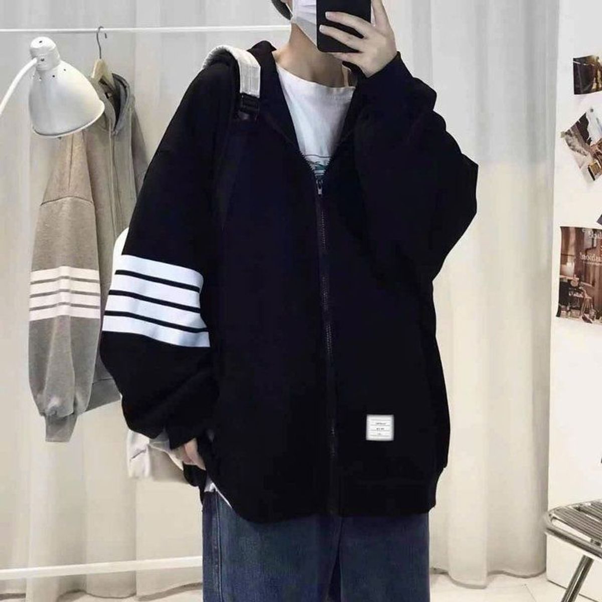ÁO KHOÁC NỈ NAM NỮ UNISEX THOM BROWNE 4 SỌC KẺ TAY CHỮ DẬP TRƯỚC NGỰC - AUSA HOUSE ÁO KHOÁC NỈ NAM NỮ UNISEX THOM BROWNE 4 SỌC KẺ TAY CHỮ DẬP TRƯỚC NGỰC - AUSA HOUSE