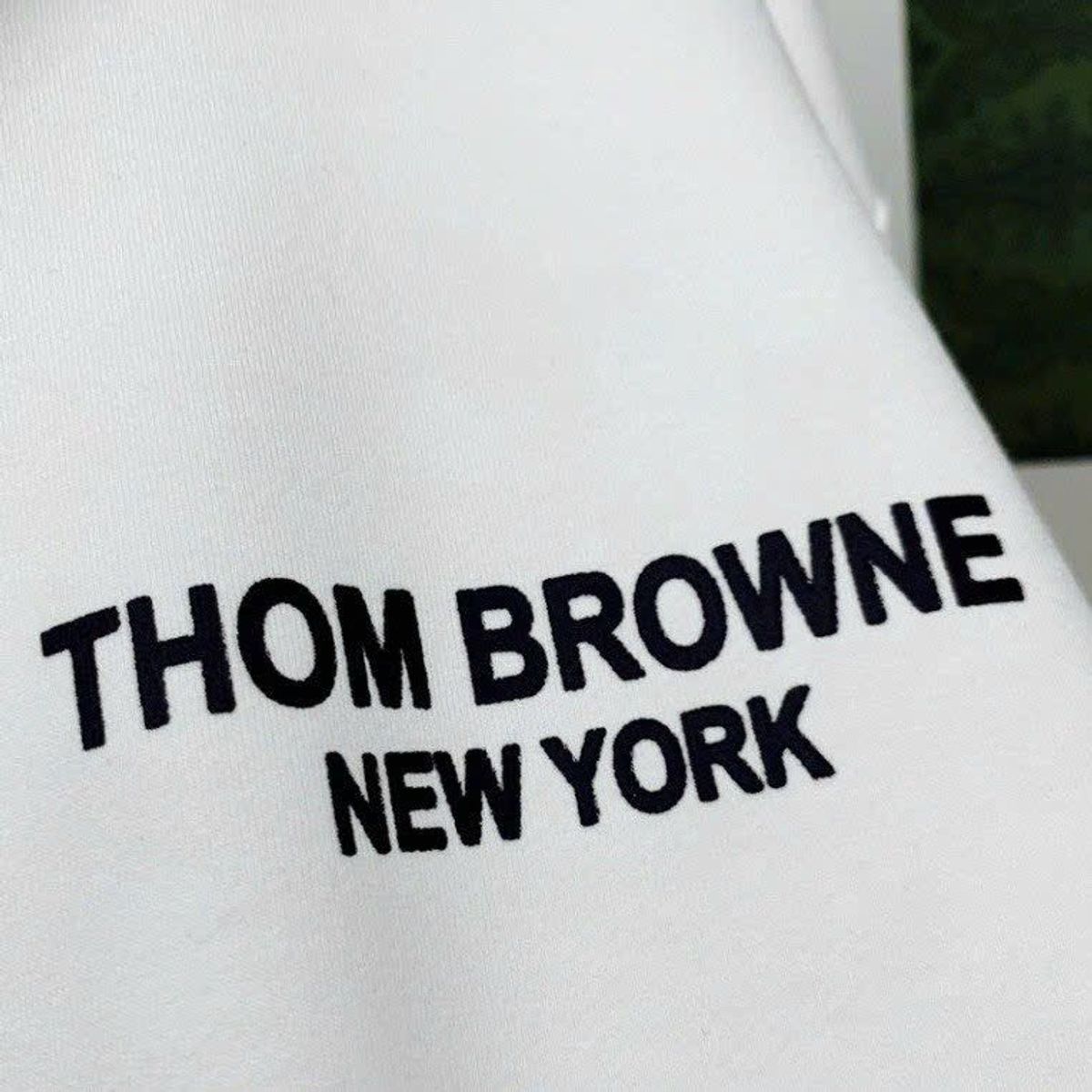 ÁO KHOÁC NỈ NAM NỮ UNISEX THOM BROWNE 4 SỌC KẺ TAY CHỮ DẬP TRƯỚC NGỰC - AUSA HOUSE ÁO KHOÁC NỈ NAM NỮ UNISEX THOM BROWNE 4 SỌC KẺ TAY CHỮ DẬP TRƯỚC NGỰC - AUSA HOUSE