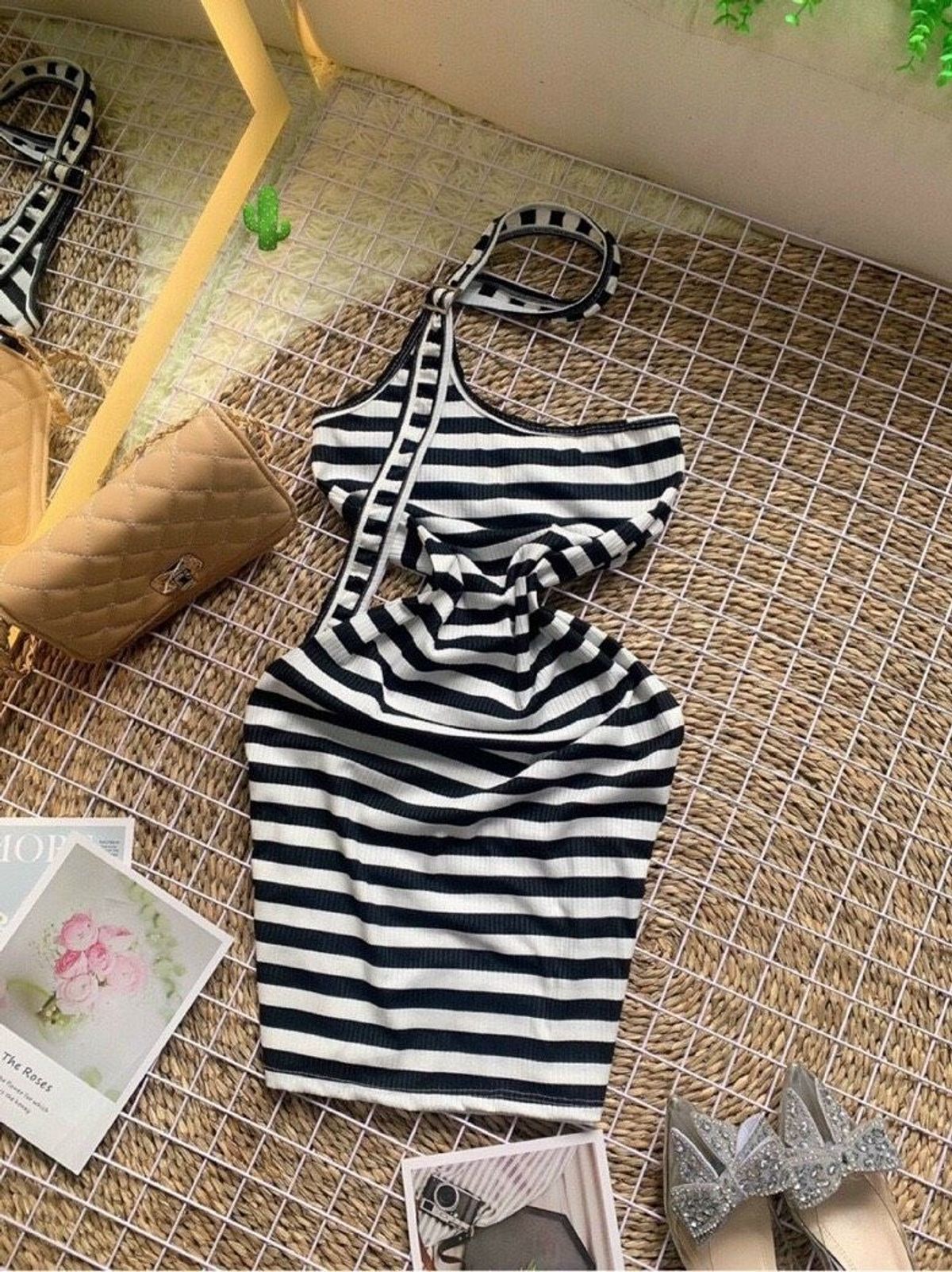 ĐẦM NỮ BODY DÂY CHOÀNG CỔ ĐIỀU CHỈNH ĐỘ DÀI - AUSA HOUSE ĐẦM NỮ BODY DÂY CHOÀNG CỔ ĐIỀU CHỈNH ĐỘ DÀI - AUSA HOUSE
