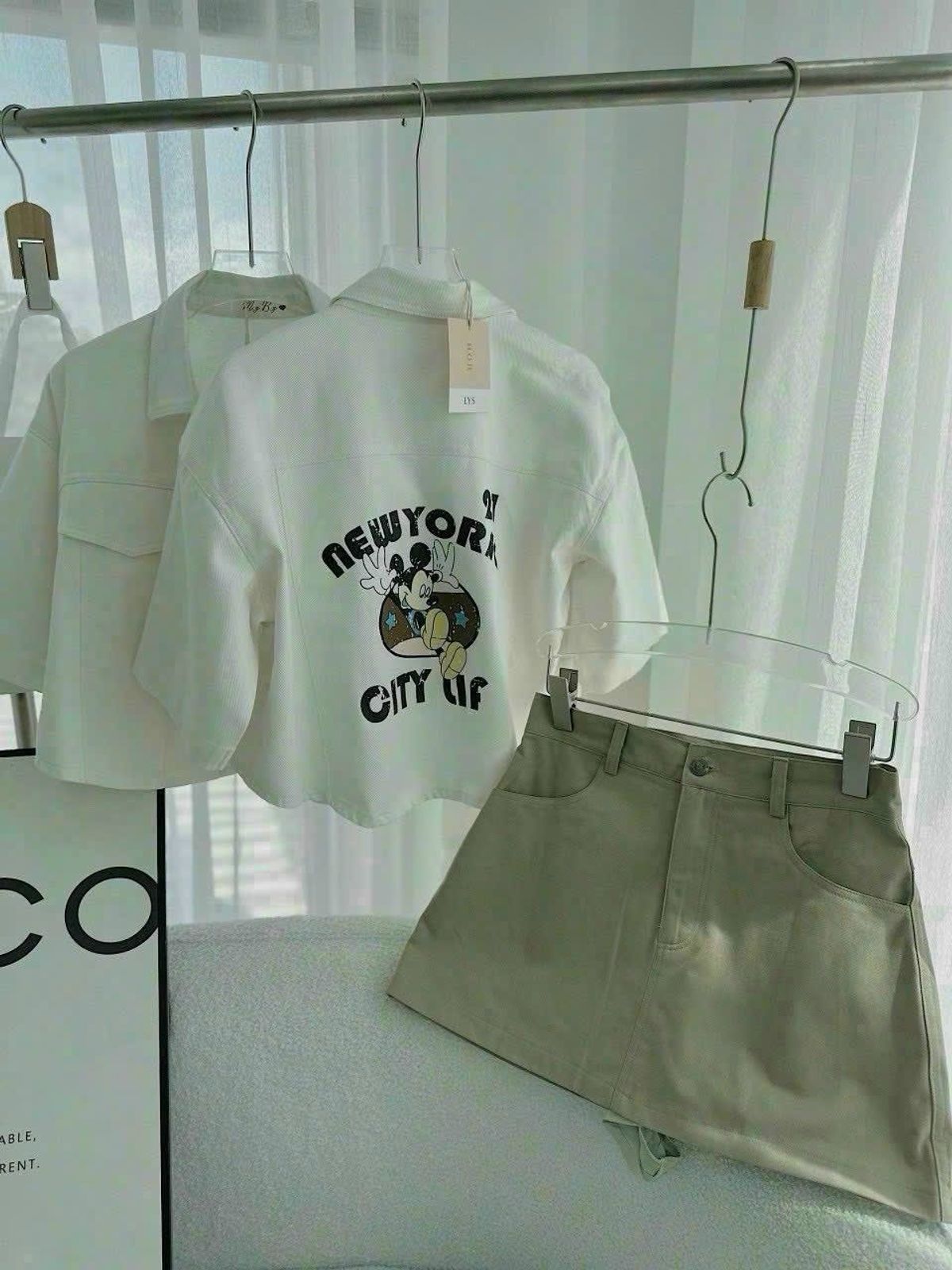 Sét 3 món áo ống + chân váy kèm khoác sơ mi Chất kaki ,freesize dưới 55kg.logo in giá sỉ - giá bán buôn Sét 3 món áo ống + chân váy kèm khoác sơ mi Chất kaki ,freesize dưới 55kg.logo in giá sỉ - giá bán buôn