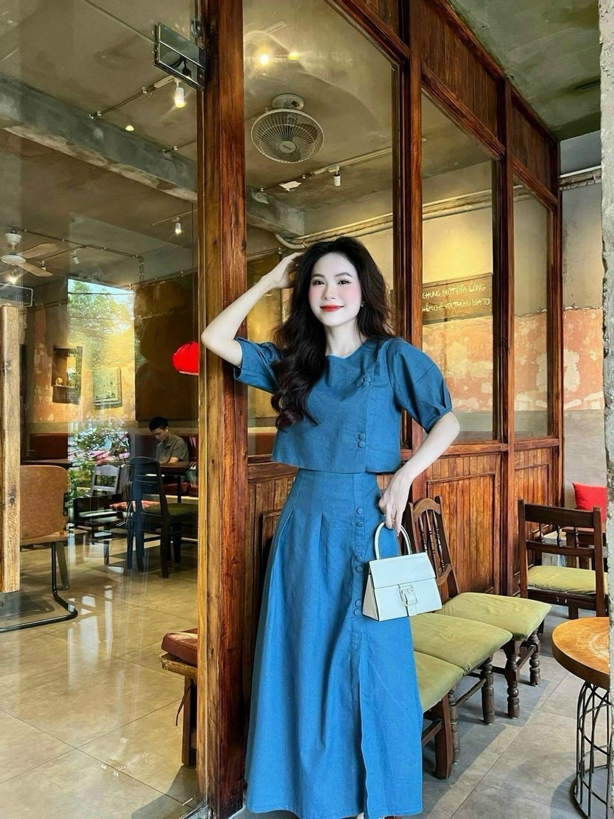 Sét 2 món áo Croptop tay phồng kèm chân váy dài chất jeans dày dặn chuẩn from sang chảnh. Giá sỉ - giá bán buôn Sét 2 món áo Croptop tay phồng kèm chân váy dài chất jeans dày dặn chuẩn from sang chảnh. Giá sỉ - giá bán buôn