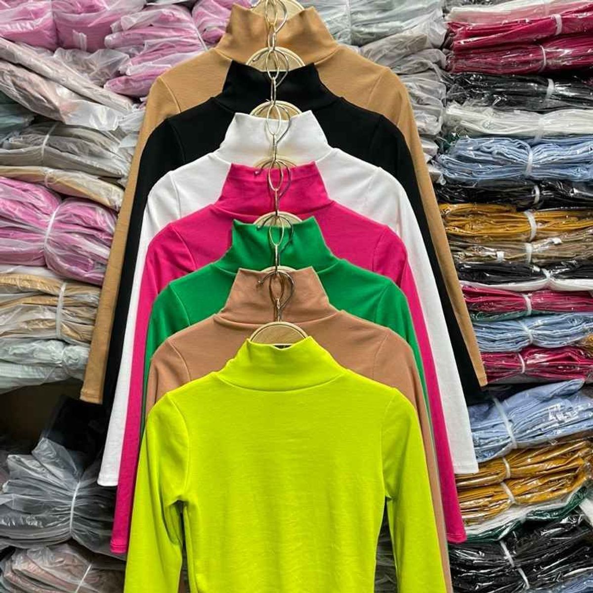 ÁO CROPTOP CỔ LỌ TAY DÀI - LÊ PHƯƠNG BOUTIQUE ÁO CROPTOP CỔ LỌ TAY DÀI - LÊ PHƯƠNG BOUTIQUE