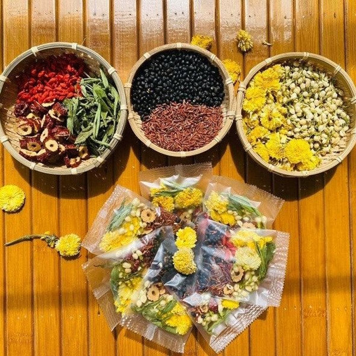 TRÀ GẠO LỨT ĐẬU ĐEN MIX 8 VỊ THẢO MỘC - BAMBOO TRÀ GẠO LỨT ĐẬU ĐEN MIX 8 VỊ THẢO MỘC - BAMBOO