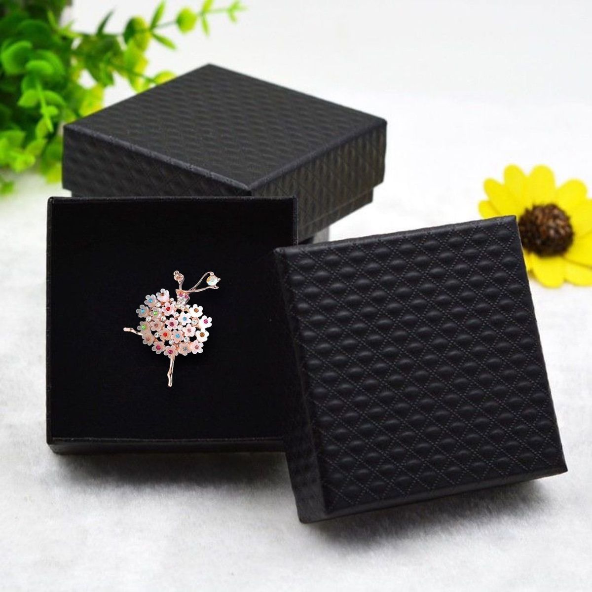 Ghim Cài Áo Hình Vũ Công Ba Phong Cách Châu Âu Thanh Lịch Cho Nữ Ghim Cài Áo Hình Vũ Công Ba Phong Cách Châu Âu Thanh Lịch Cho Nữ