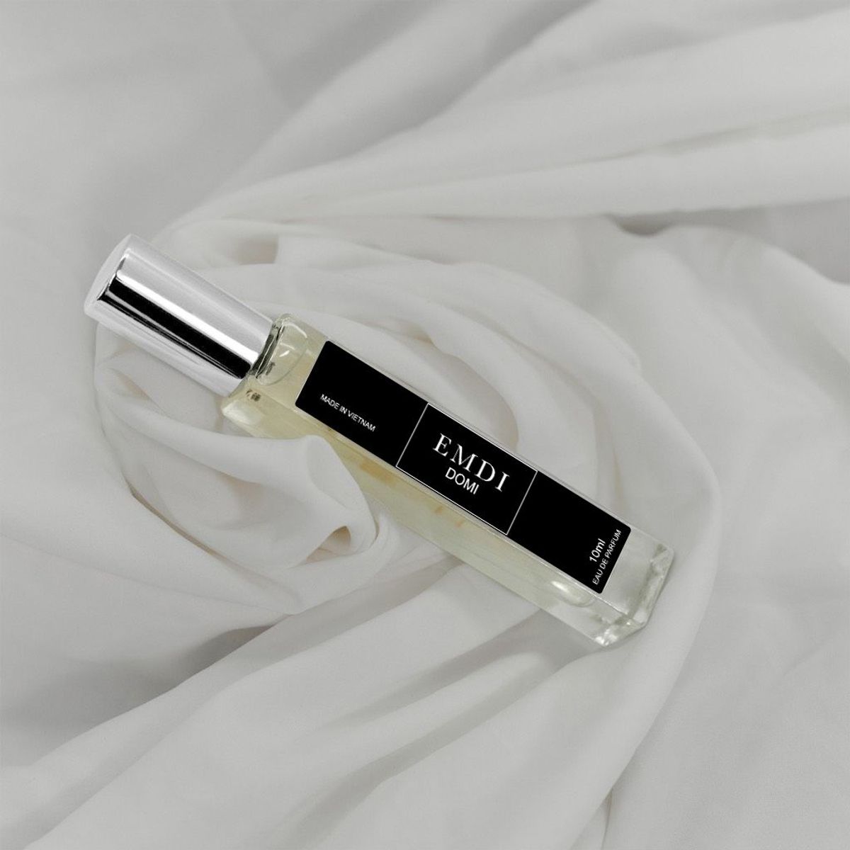 Tinh dầu nước hoa nam chính hãng EMDI Domi 10ml - Mạnh mẽ, Nam tính, Sang trọng - tinh dầu nước hoa thơm lâu nam Tinh dầu nước hoa nam chính hãng EMDI Domi 10ml - Mạnh mẽ, Nam tính, Sang trọng - tinh dầu nước hoa thơm lâu nam