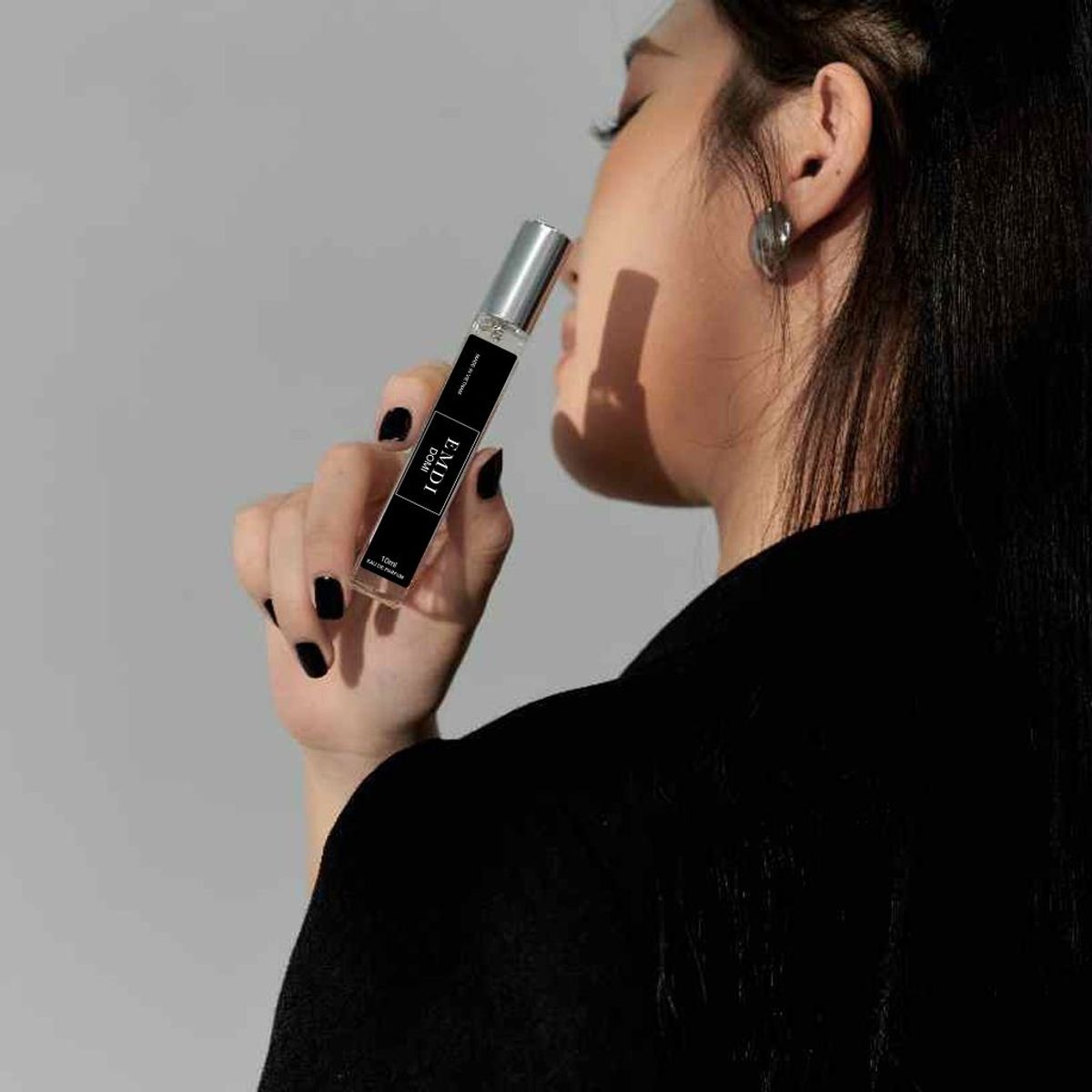 Tinh dầu nước hoa nam chính hãng EMDI Domi 10ml - Mạnh mẽ, Nam tính, Sang trọng - tinh dầu nước hoa thơm lâu nam Tinh dầu nước hoa nam chính hãng EMDI Domi 10ml - Mạnh mẽ, Nam tính, Sang trọng - tinh dầu nước hoa thơm lâu nam