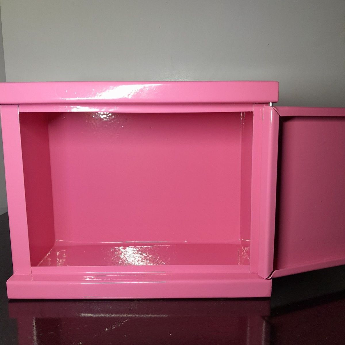 Tủ sắt ống heo mini ngang để tiền tiết kiệm cho cả gia đình Tủ sắt ống heo mini ngang để tiền tiết kiệm cho cả gia đình