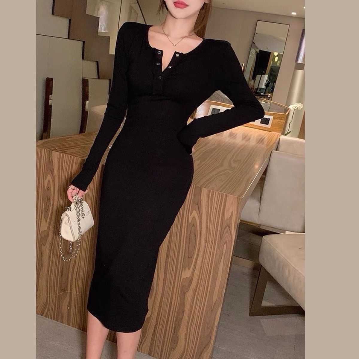 Đầm body tay dài nút bấm thời trang Đầm body tay dài nút bấm thời trang