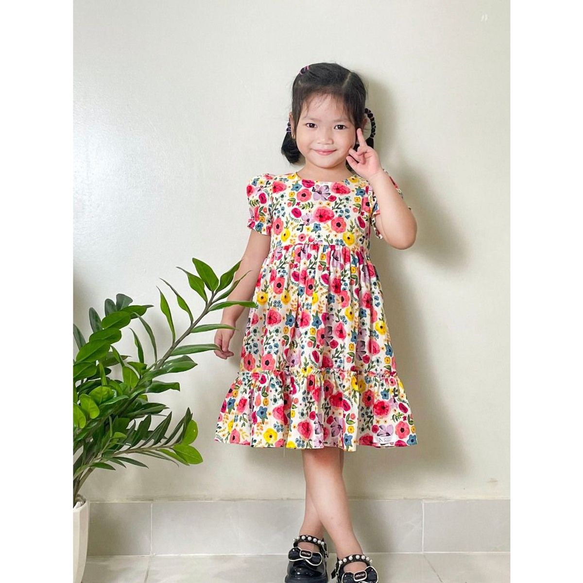 Đầm Cho Bé Gái Kiểu Váy Hoa Xòe Cho Bé Hai Tầng Rộng Vải Thô Hoa Mát Mẻ Đầm Cho Bé Gái Kiểu Váy Hoa Xòe Cho Bé Hai Tầng Rộng Vải Thô Hoa Mát Mẻ