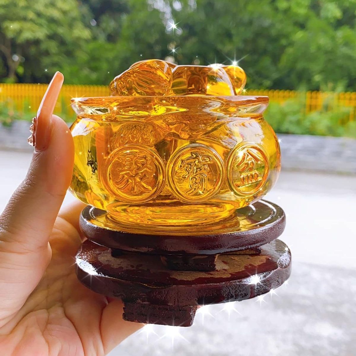 BÁT TỤ BẢO ĐÁ LƯU LY TẶNG KÈM ĐẾ GỖ - THẮNG GIANG BÁT TỤ BẢO ĐÁ LƯU LY TẶNG KÈM ĐẾ GỖ - THẮNG GIANG
