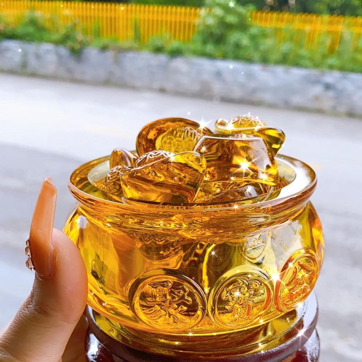 BÁT TỤ BẢO ĐÁ LƯU LY TẶNG KÈM ĐẾ GỖ - THẮNG GIANG BÁT TỤ BẢO ĐÁ LƯU LY TẶNG KÈM ĐẾ GỖ - THẮNG GIANG